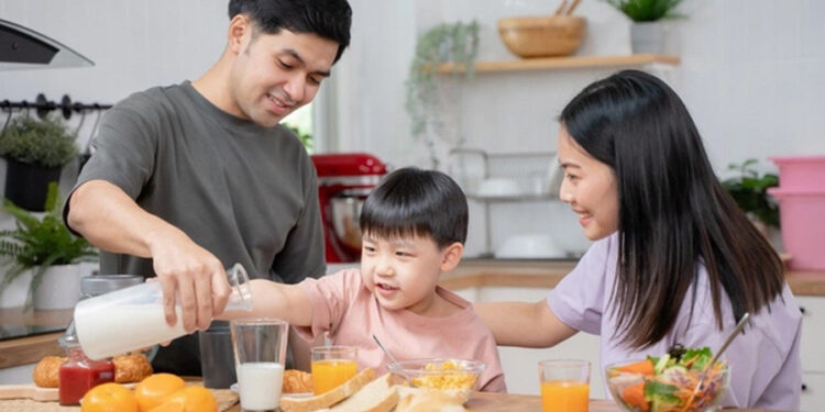 Mẹo hay giúp trẻ tiết kiệm, không lãng phí thức ăn