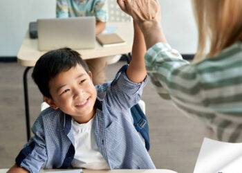 Cha mẹ cần đặt mục tiêu trong việc nuôi dạy con. Ảnh minh họa