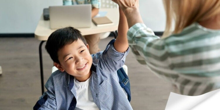 Cha mẹ cần đặt mục tiêu trong việc nuôi dạy con. Ảnh minh họa