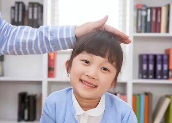 Điều đáng sợ nhất khi nuôi dạy một đứa trẻ không phải là nghèo đói mà là ô nhiễm tinh thần (Ảnh minh họa)