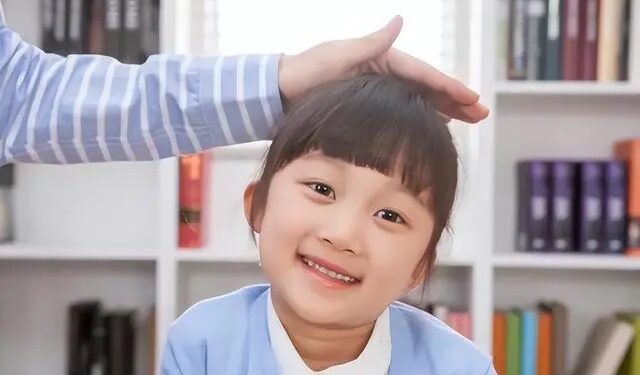 Điều đáng sợ nhất khi nuôi dạy một đứa trẻ không phải là nghèo đói mà là ô nhiễm tinh thần (Ảnh minh họa)