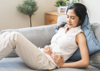 Tìm hiểu nguyên nhân gây đau bụng dưới rốn ở nữ giới