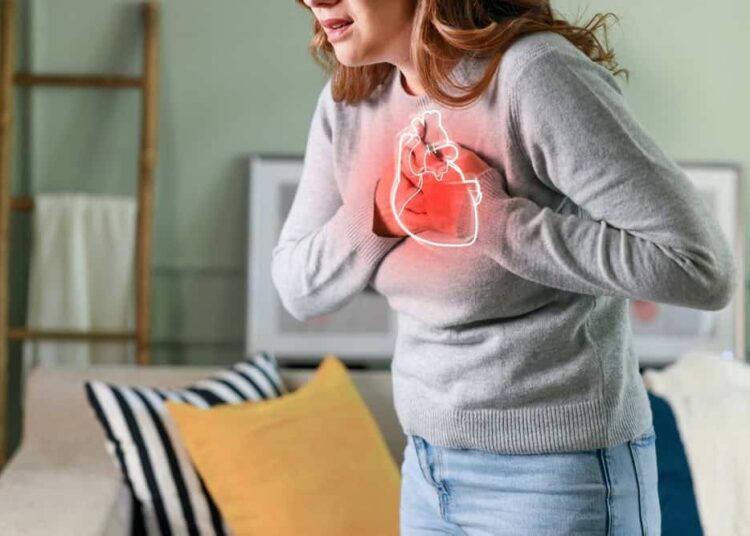 Nguyên nhân và giải pháp cho triệu chứng đau ngực ở phụ nữ